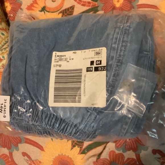 2 pairs NWT brand new, in the bag elastic waist, pull-on “7 Day” jeans, sz 14w - Picture 6 of 7